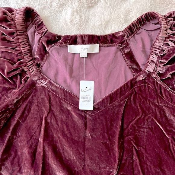 {NOT FOR SALE} NWT LOFT Velvet Puff Sleeve Top Bordeaux Size S - Picture 7 of 10
